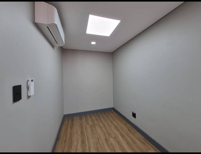 221M² OFFICE TO LET IN DUNKELD WEST